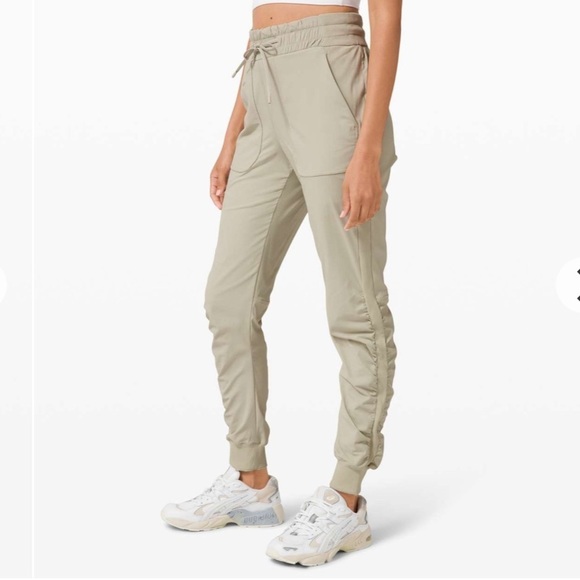 Lululemon womens beyond the studio lined joggers 10 - Picture 1 of 10